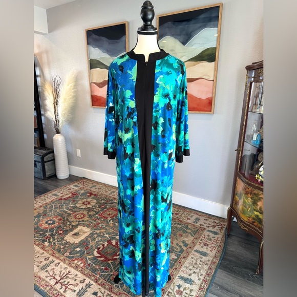 Joan Rivers Dresses & Skirts - Joan Rivers Vibrant Blue and Black Floral Kimono